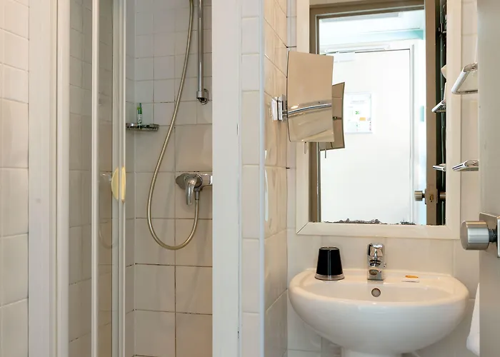 Hotel Des Nations Saint Germain 3*