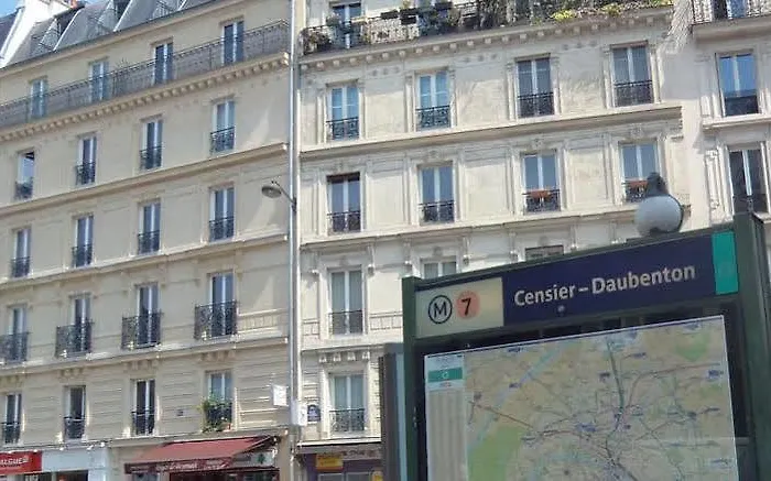 Des Nations Saint Germain פריז